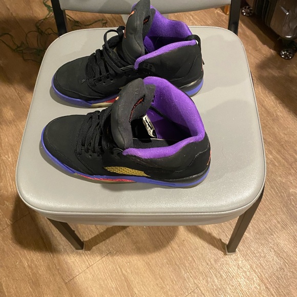 Size y 6.5 which is 8 in women retro 5s basically new worn maybe twice - Picture 2 of 5